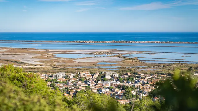 Parcours de Santé du Pioch Michel, vue sur les anciens salins de Frontignan,  la mer et Frontignan plage.