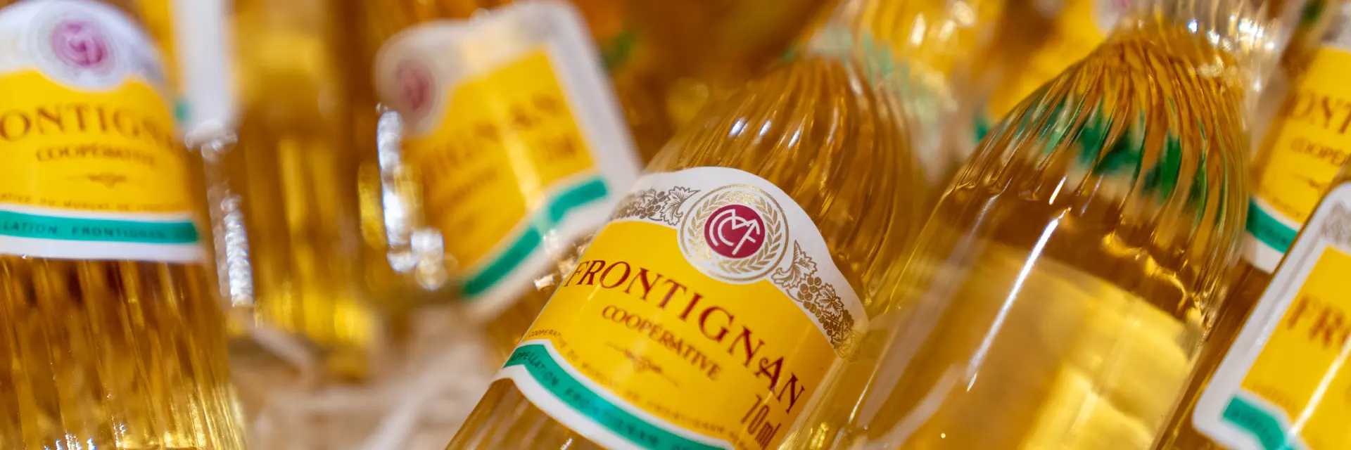 Bouteille torsadée de Muscat de Frontignan.