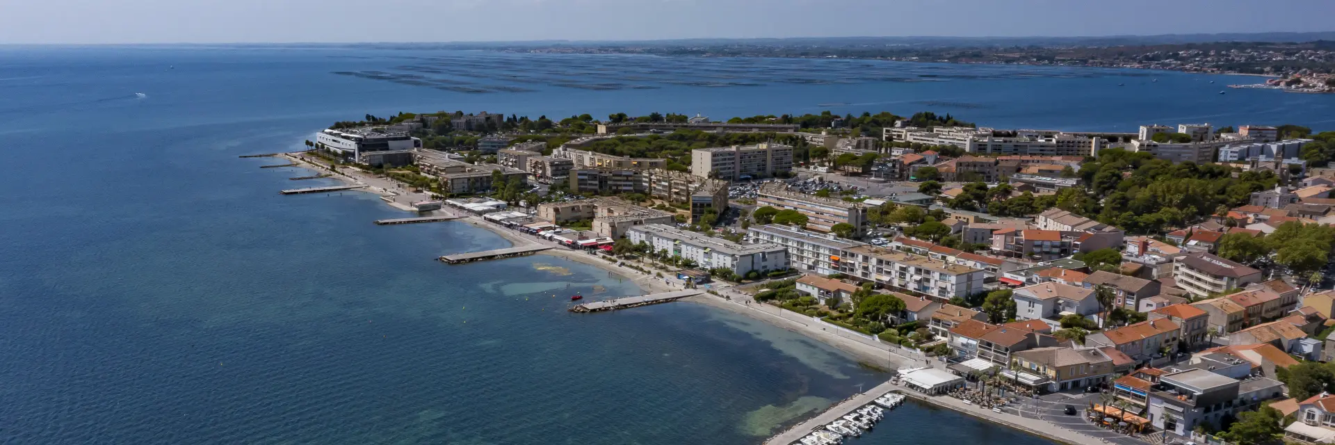Vue aérienne embarcadère du port