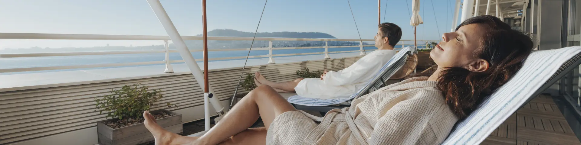 Bien être, massage, parenthèse Obalia. couple sur la terrasse des Thermes