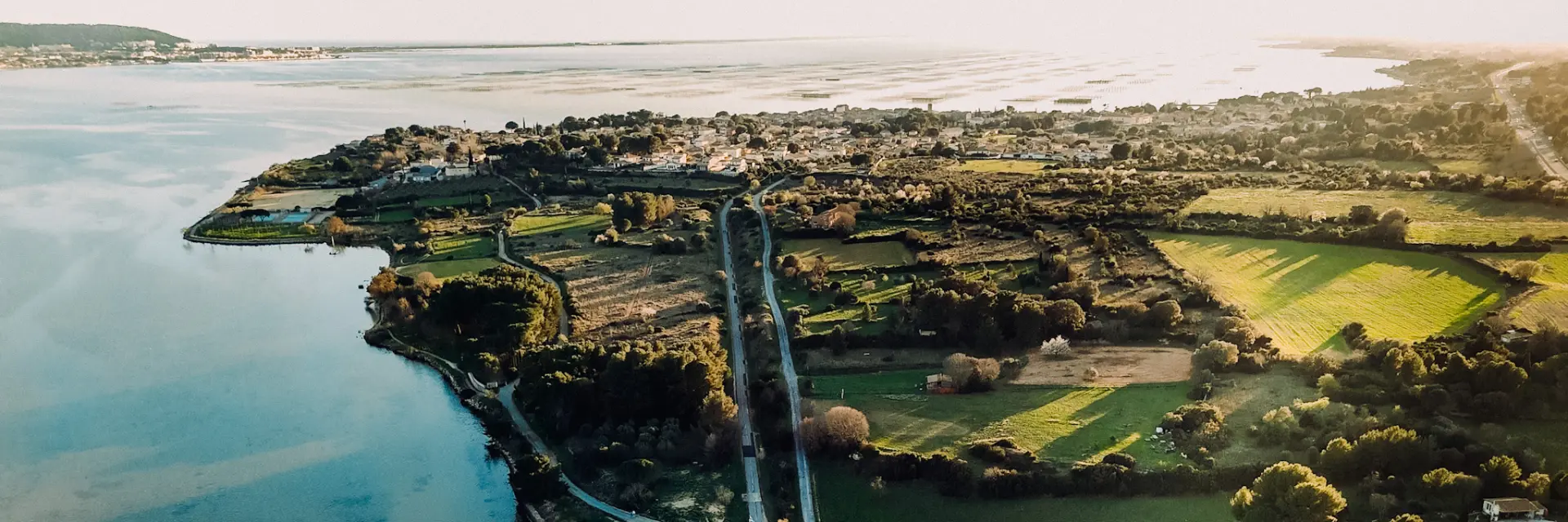 Crique de l'angle vue drone, littoral, lagune, eau turquoise, route, paysage, horizon, nature, extérieur, horizontal
