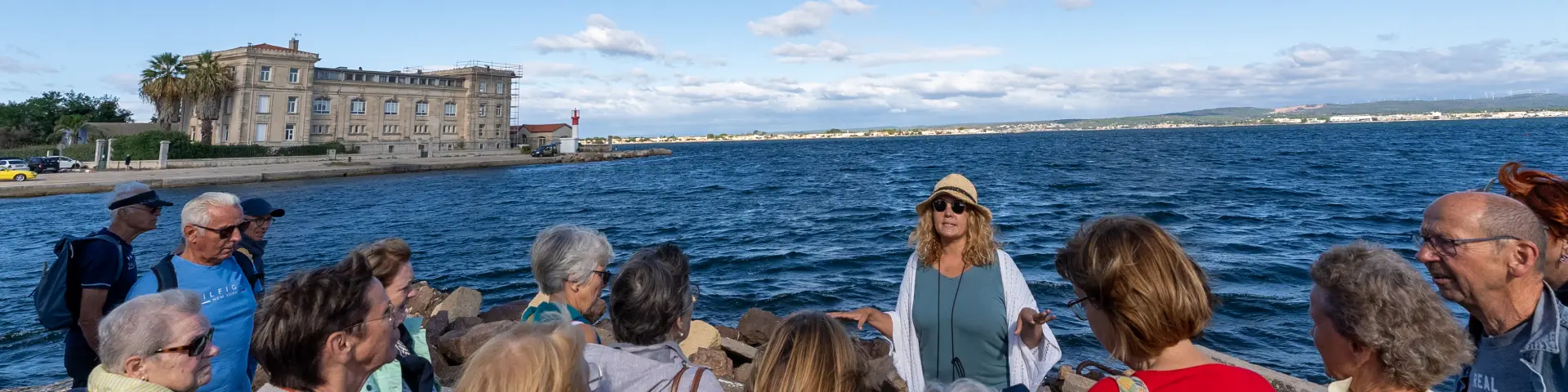 Visite guidée Demain nous appartient (DNA) en Bus avec Marianne (Cinétour)