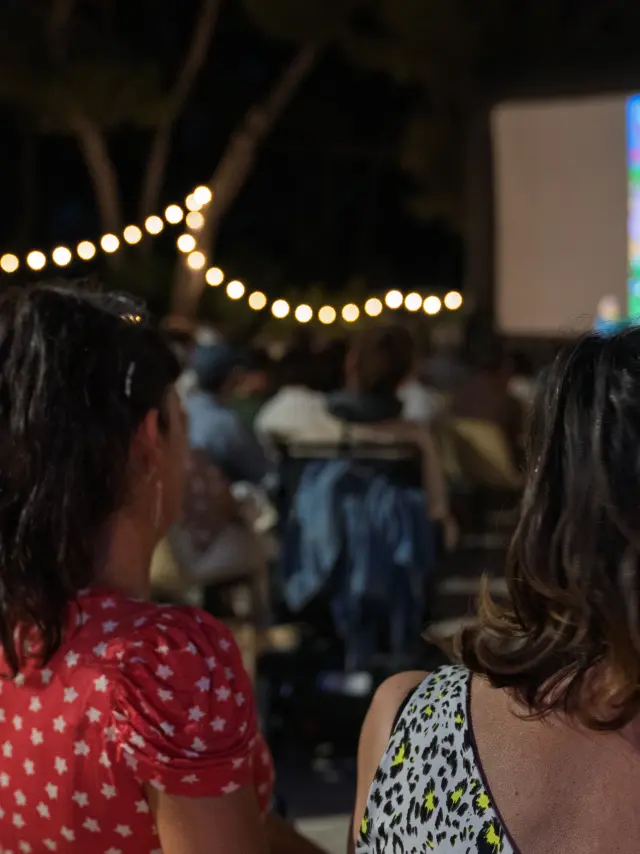 Emmuscades au Mas Rouge, projection, cinéma plein air