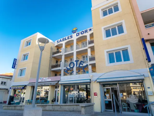 Hotel Sable Or Facade