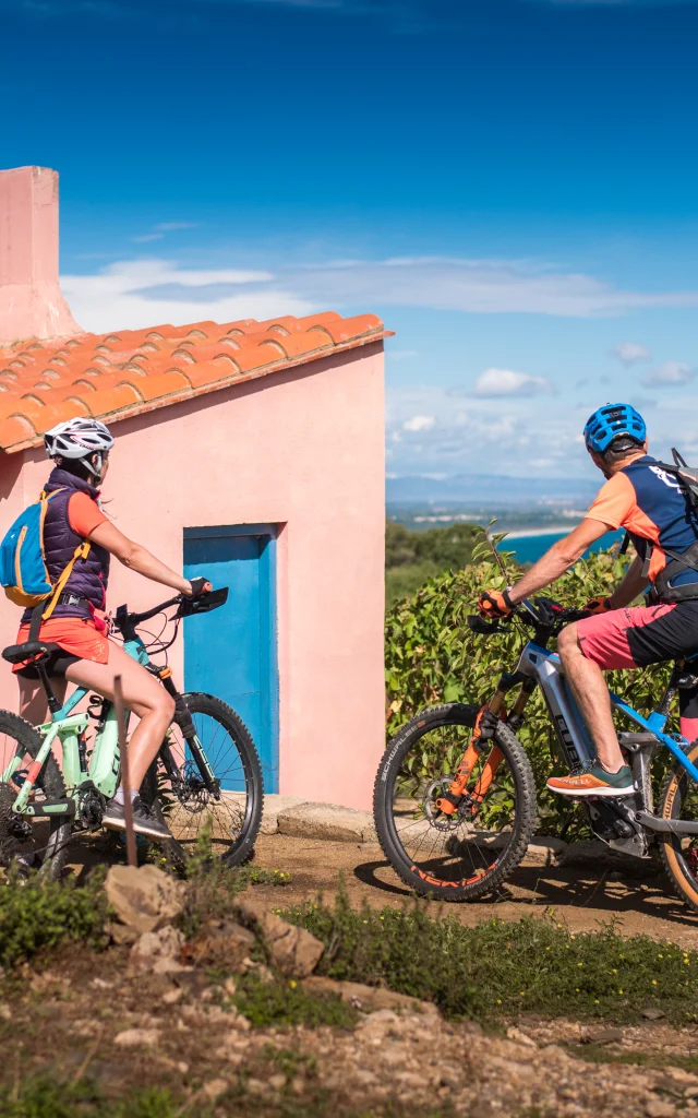 . Photography by Stephane Ferrer Yulianti. . Photographie de Stephane Ferrer Yulianti.