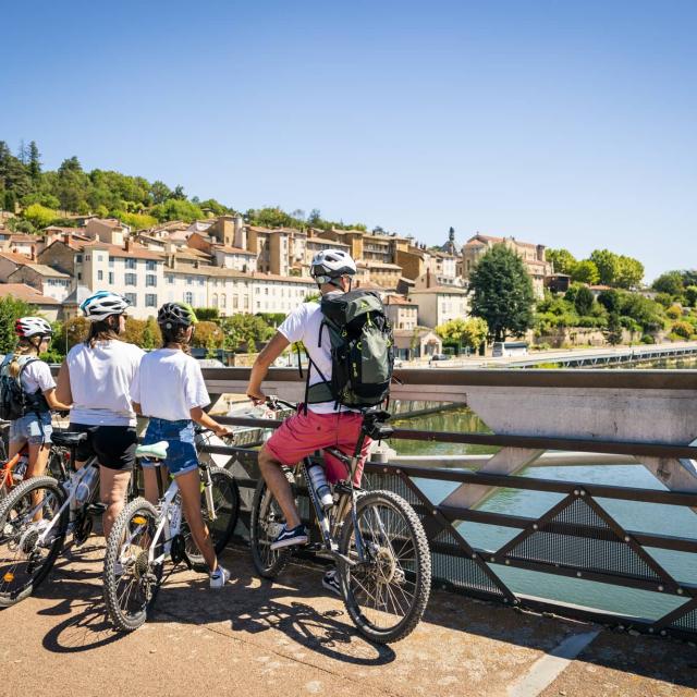 Cycling along the Voie Bleue in Trévoux - view of the town