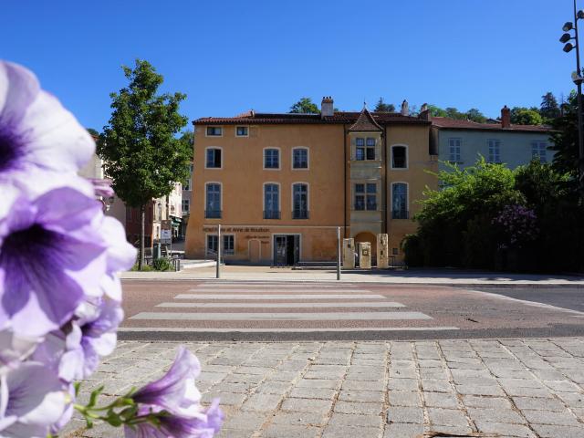 Facade of the Hôtel Pierre et Anne de Bourbon (Trévoux information office)