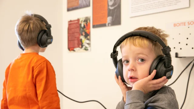 Visite en famille au musée de cire La vie du Saint Curé d'Ars