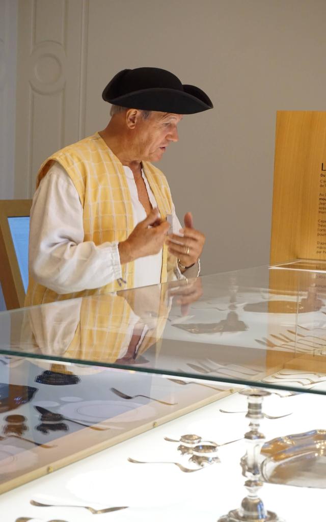 Privals on a theatrical tour of the Musée de Trévoux
