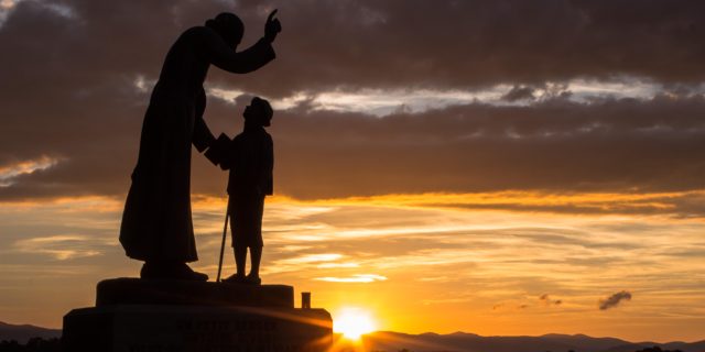 Monument de la Rencontre à Ars