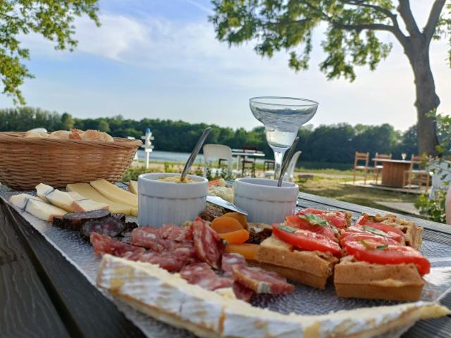 Tasting board at La Roue Libre in Trévoux