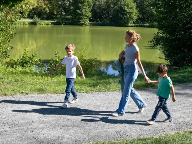 Journée en famille au Parc de Cibeins à Misérieux