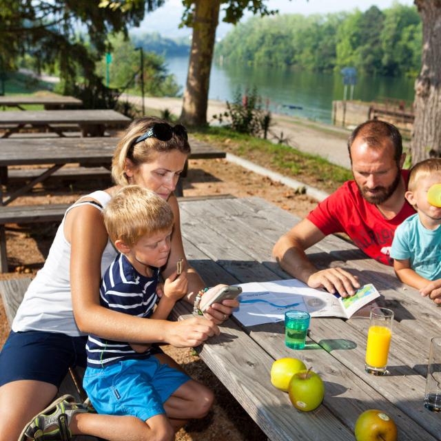 Break on the towpath