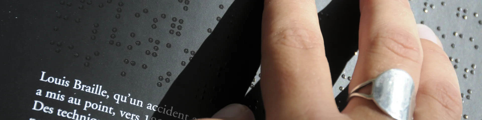 Description en braille au Carré Patrimoines à Trévoux