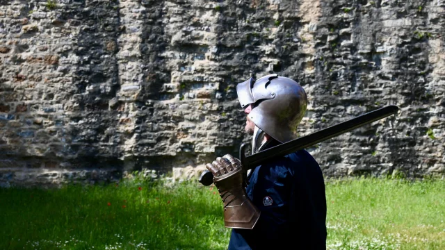 Essayage d’armes et d’armures au château-fort de Trévoux