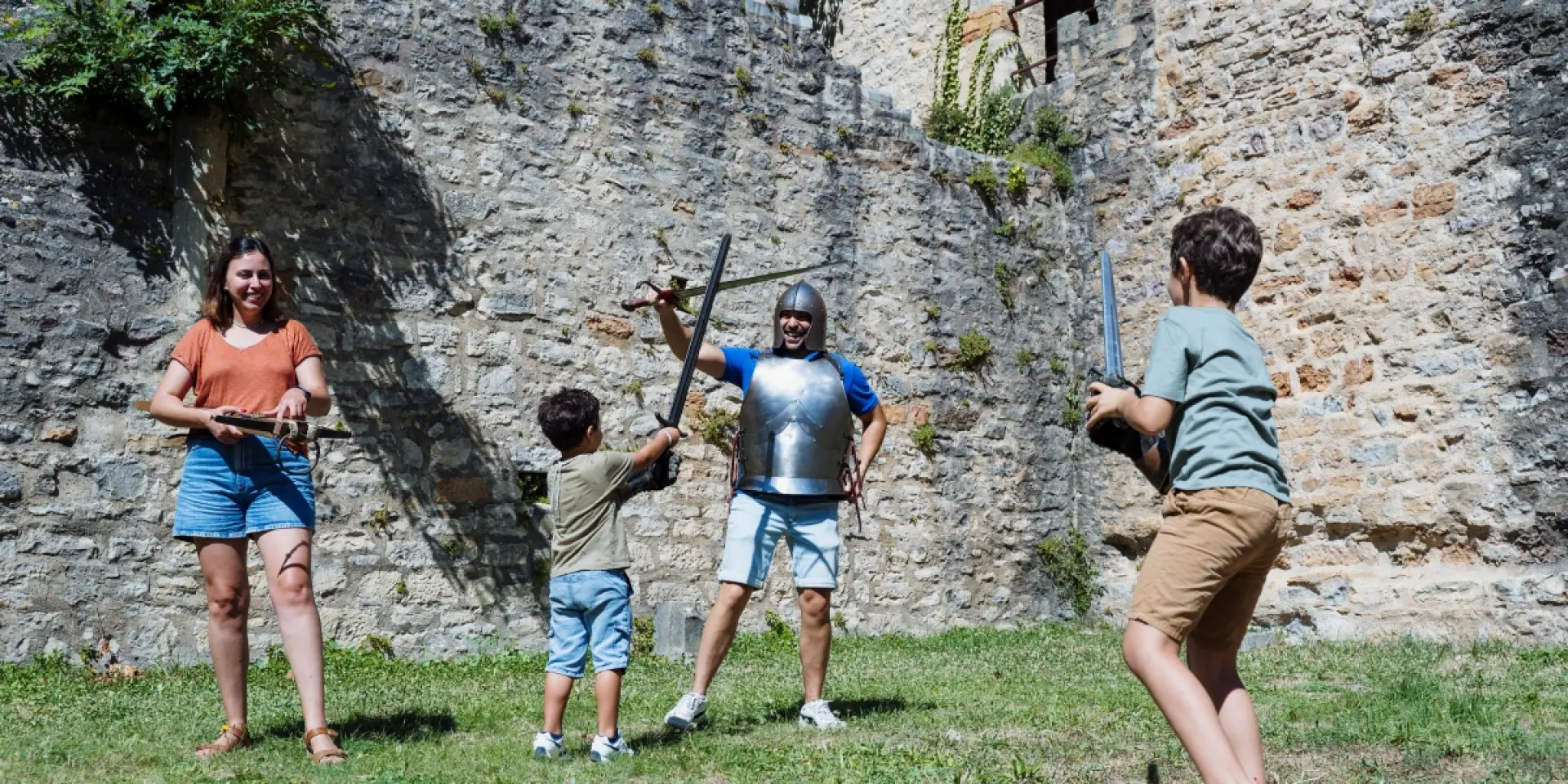 Essayage armes et armures au Château-fort de Trévoux