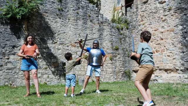 Essayage armes et armures au Château-fort de Trévoux