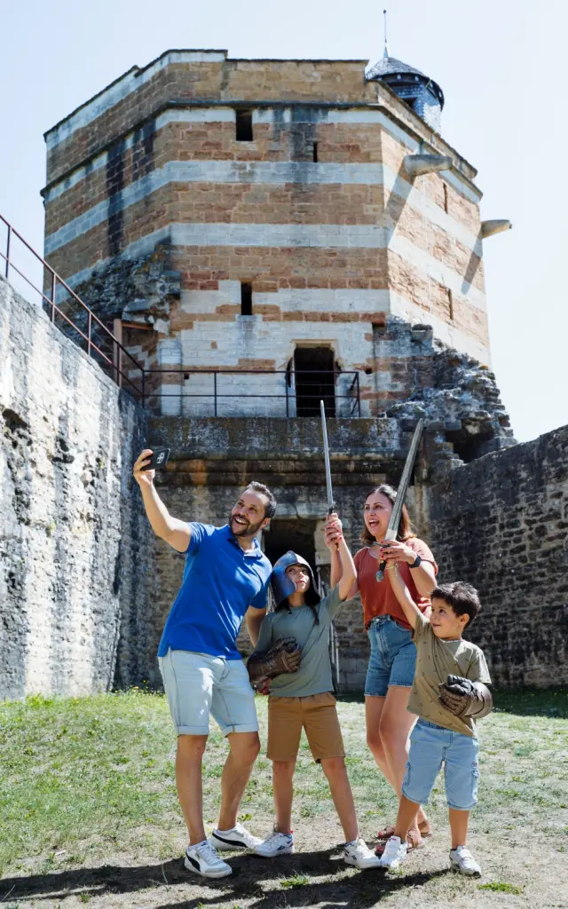 Essayage armes et armures au Château-fort de Trévoux
