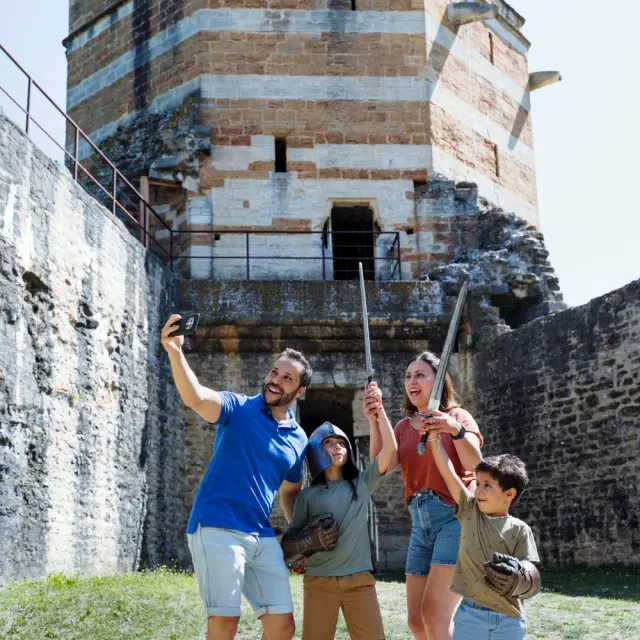 Essayage armes et armures au Château-fort de Trévoux