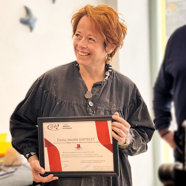 Emilie Sartelet, sculptrice sur pierre à Trévoux
