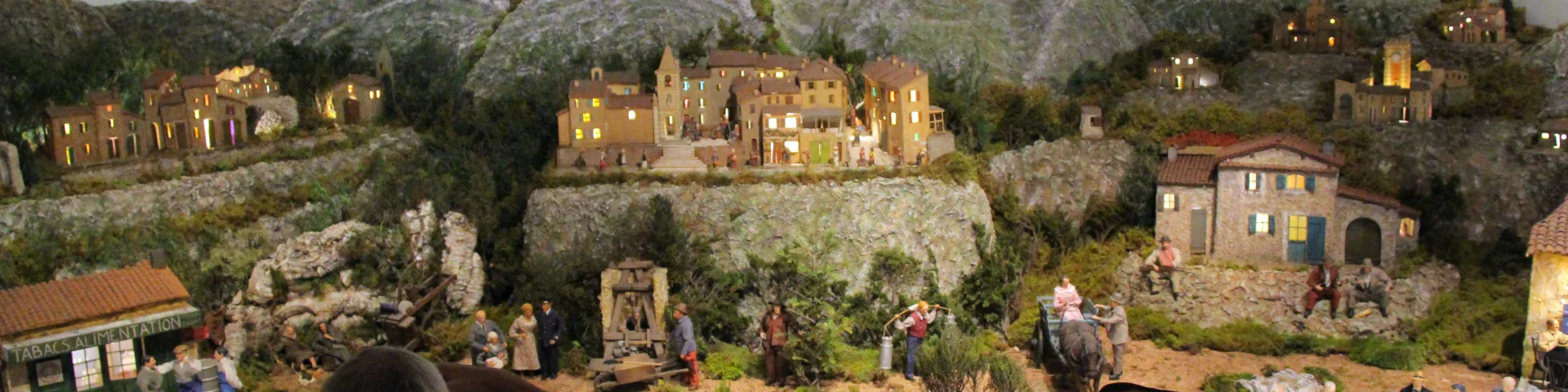Collines Village Provençal Diorama Santons Scaturro Petit Monde Marcel Pagnol