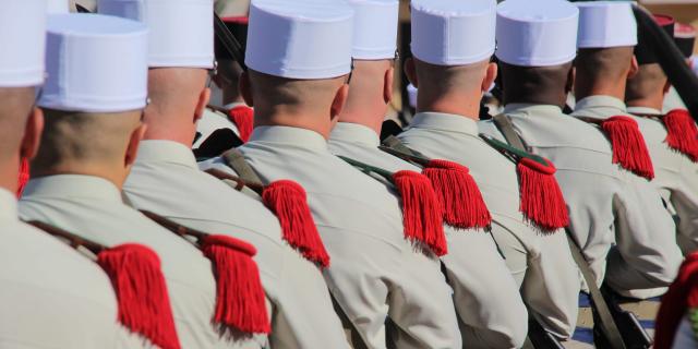 epaulettes-defile-legion-etrangere-camerone-oti-aubagne-scaled.jpg