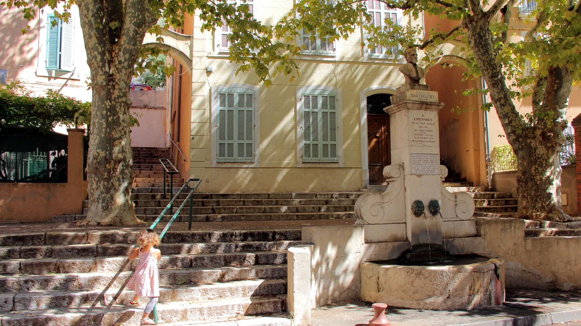 Fontaine barthélémy située au centre historique d'Aubagne
