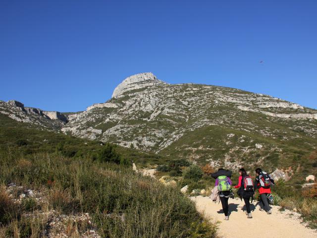 Randonneurs Sentier Massif Garlaban Oti Aubagne