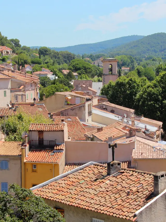 Panorama sur le centre ville d'Auriol OTI_Aubagne