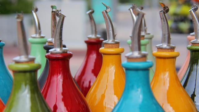 Huiliers en céramique - argile - marché été Aubagne -OTI_Aubagne