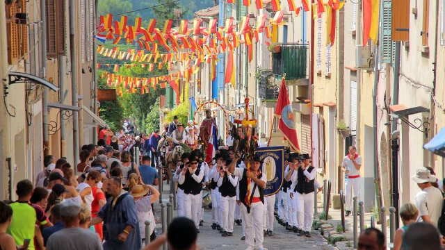 Cavalcade à Cuges Les Pins