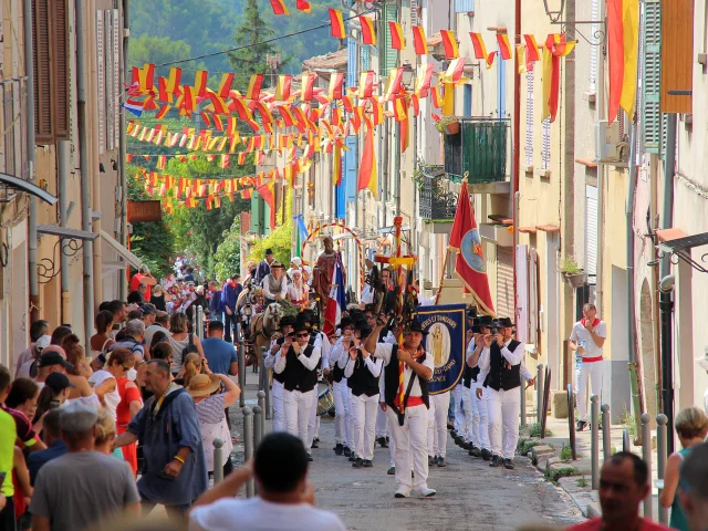 Cavalcade à Cuges Les Pins
