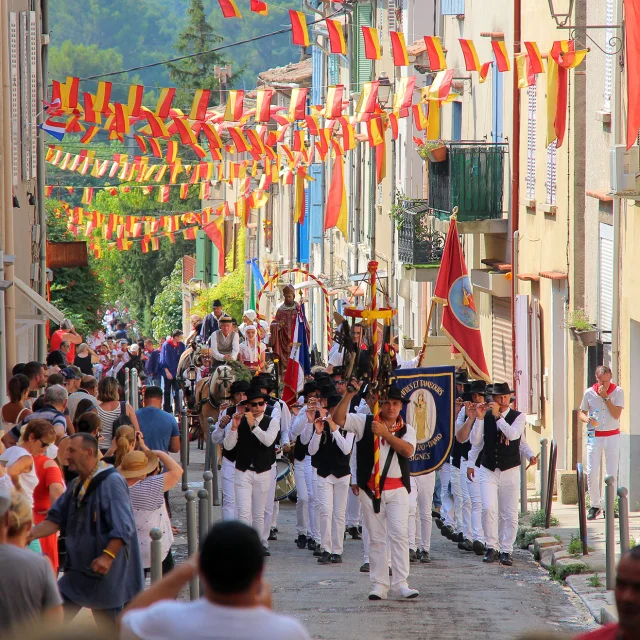 Cavalcade à Cuges Les Pins