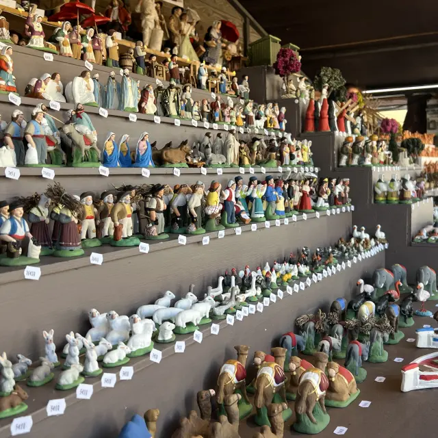 Marché Aux Santons Et A La Céramique