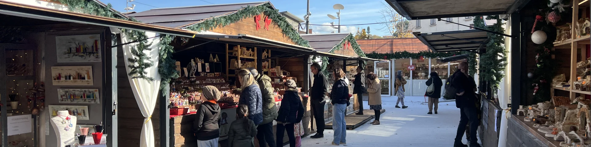 Marché Aux Santons Et A La Céramique