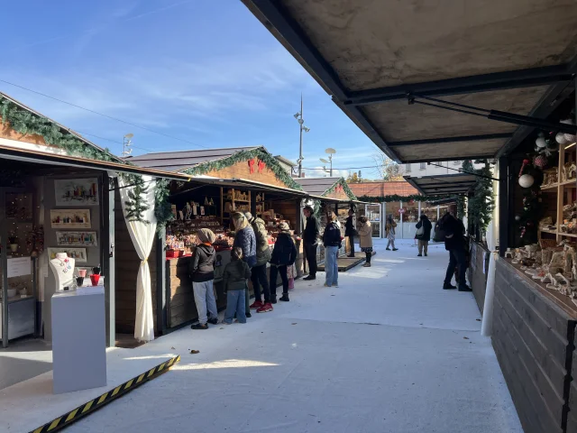 Marché Aux Santons Et A La Céramique