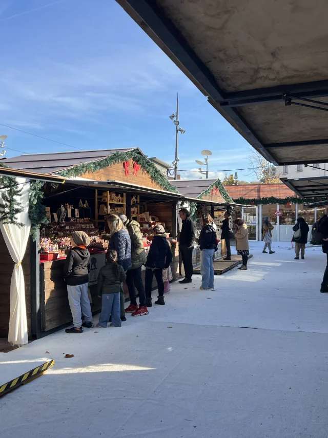 Marché Aux Santons Et A La Céramique