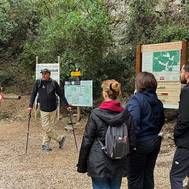Randonneurs à la font de mai