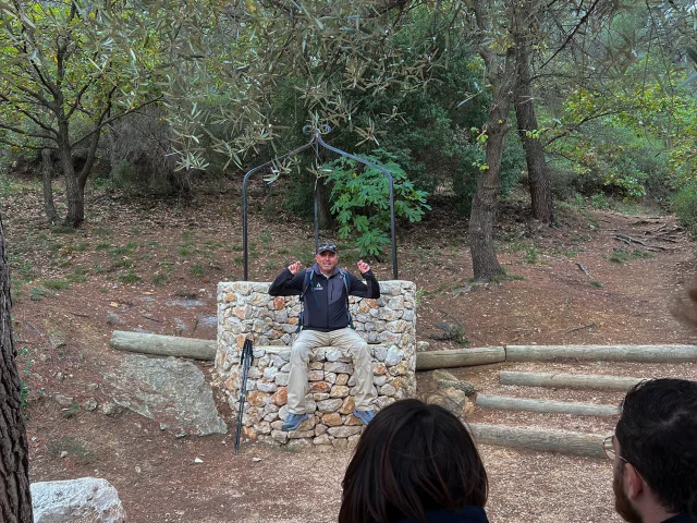 groupe de randonneurs au puits de raimu