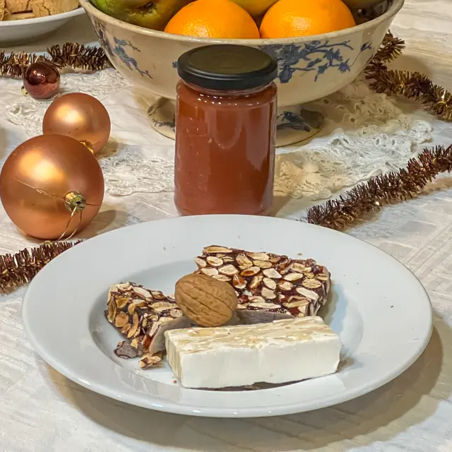 Nougats sur la table des 13 desserts