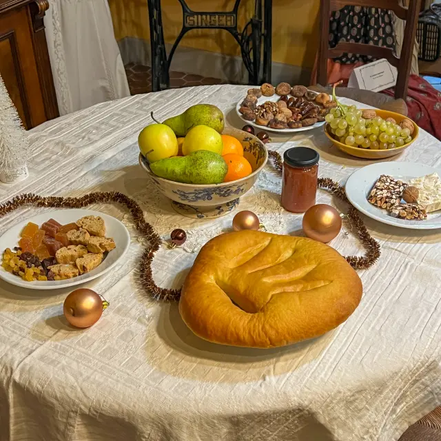 Pompe à l'huile sur la table 13 Desserts