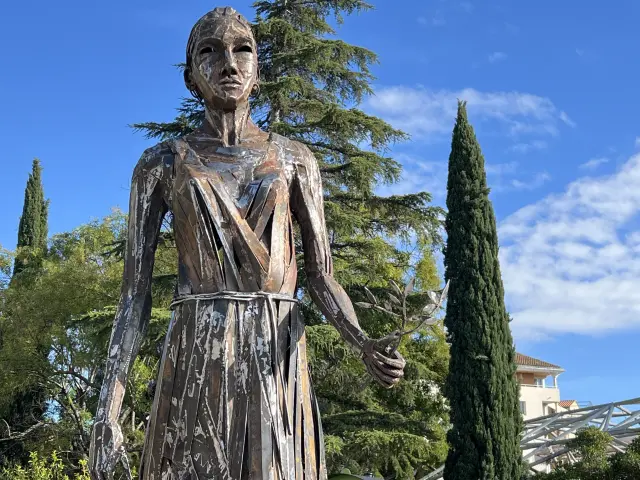 Sculpture Manon des sources à aubagne