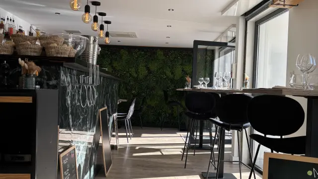 Restaurant Les Deux Minots A Belcodene@anaislevillain 2