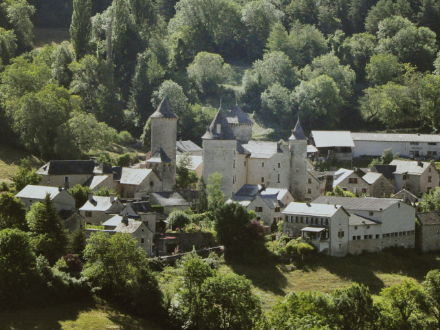 Saint Saturnin de Tartaronne and its 13th-century château. It lies at the foot of the Causse de Sauveterre cliffs, 3 km from Banassac in the Lot Valley.