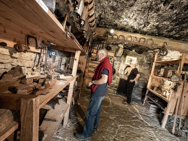 Ferme caussenarde d'autrefois ancien matériel agricole.