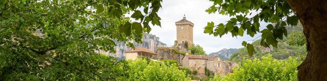 Village of Peyreleau in the Gorges du Tarn and its square tower