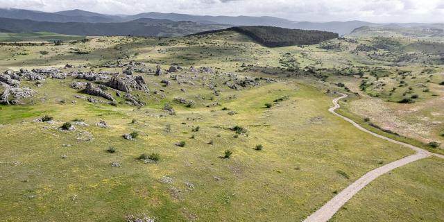 Chemin de randonnée à Nîmes le Vieux sur le Causse Méjean