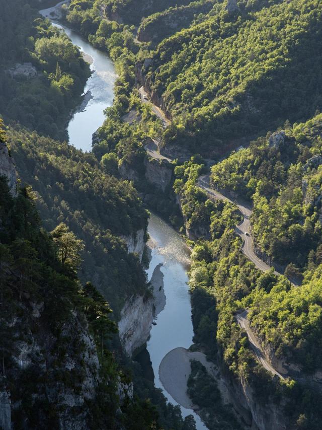 Panorama du Roc des Hourtous sur le causse Méjean avec vue sur les Gorges du Tarn