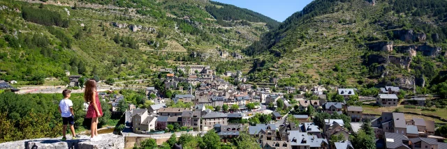 famille avec vue sainte enimie gorges du tarn
