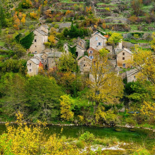 village hauterives automne gorges du tarn rivière